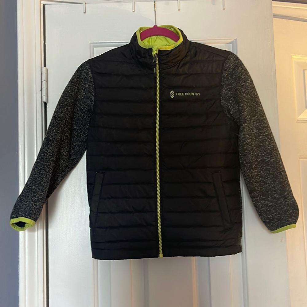 Free country boys size 7/8 jacket lightweight. Black with green trim.